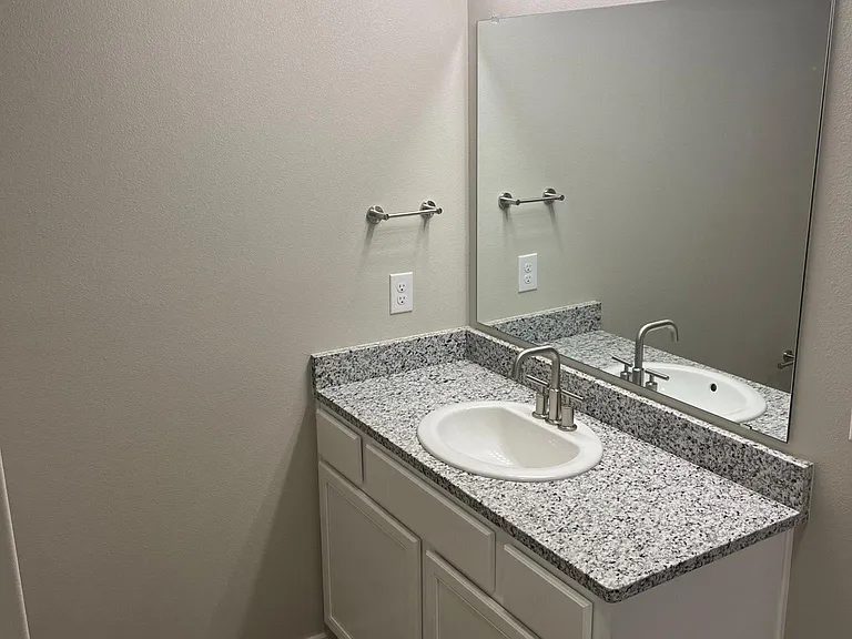 2911 Abbeville Ave — Photo 18