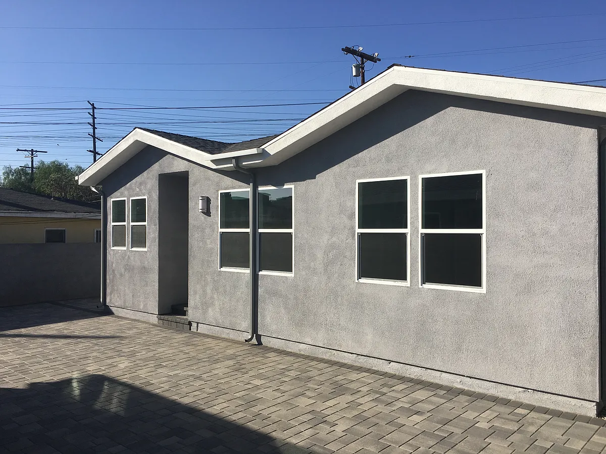 Building Photo - 6733.4 Kraft Ave
