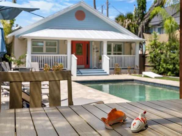 305 Live Oak Ln, New Smyrna Beach, FL 32168