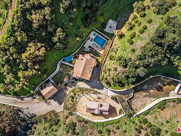 2nd image of 4099 Mandeville Canyon Rd