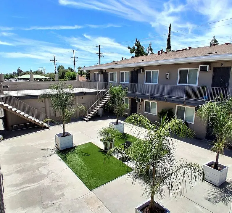 1312-1322 E Bulldog Ln