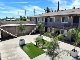 1312-1322 E Bulldog Ln, Fresno, CA