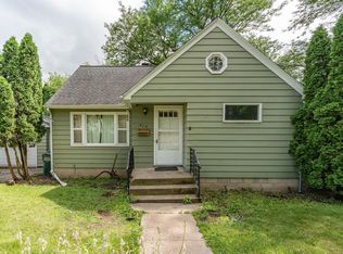 418 12th St, Baraboo, WI 53913