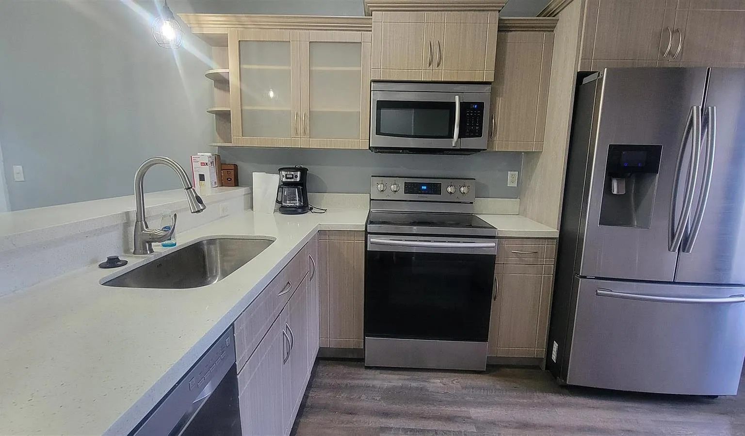 2 bed, 2.0 bath, 912 sqft, $2,600 — Photo 3