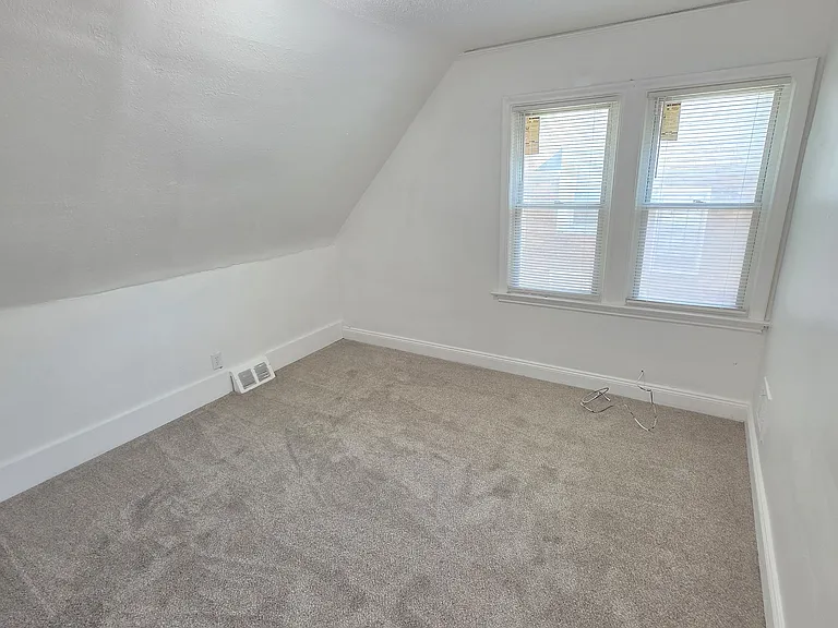 10006 Mark Twain St — Photo 32