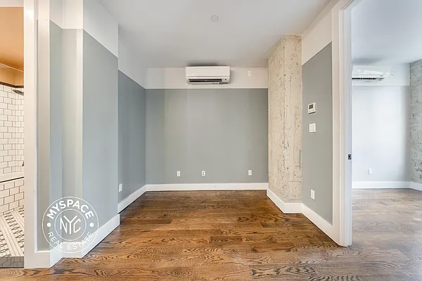 Living room, photo 2