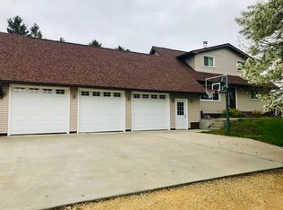 4602 9th St, Camanche, IA 52730