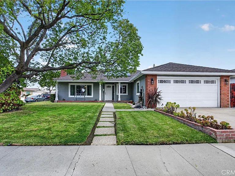 2730 S Poplar St — Photo 1
