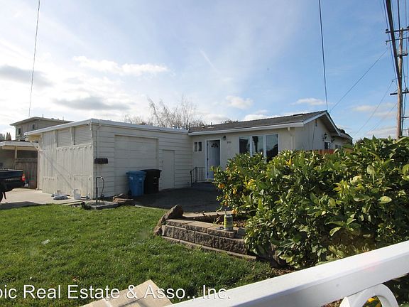 4th image of 395 Larkspur Dr