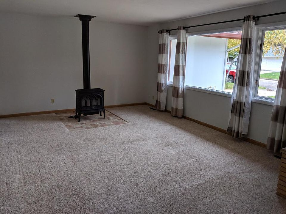 2nd image of 1507 Graham Ct SE