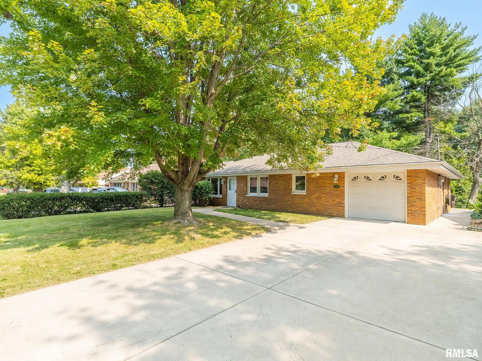 1408 N Autumn Ln photo 1