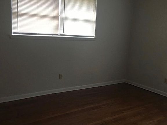 5th image of 716 Stahl Dr