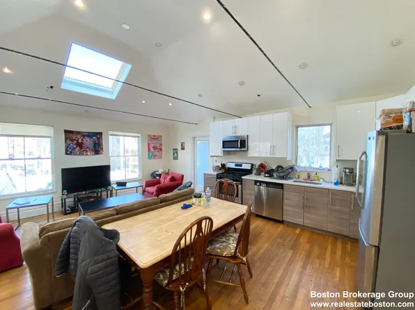 89 Cedar St, Roxbury, MA