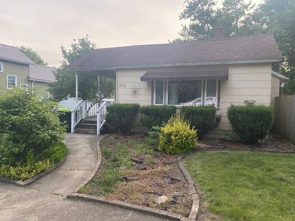 304 N 8th St, Fairbury, IL 61739