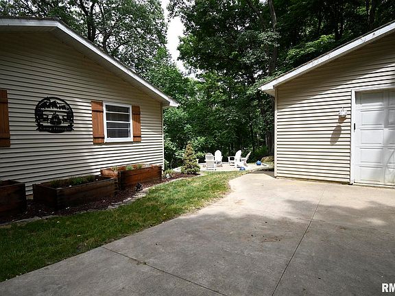 3rd image of 179 Brentwood Cir