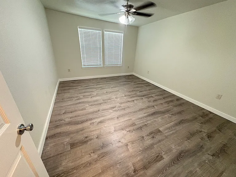 721 Perry Ave — Photo 8