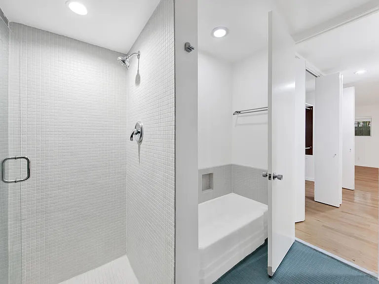 1147 N Clark St #206 — Photo 42