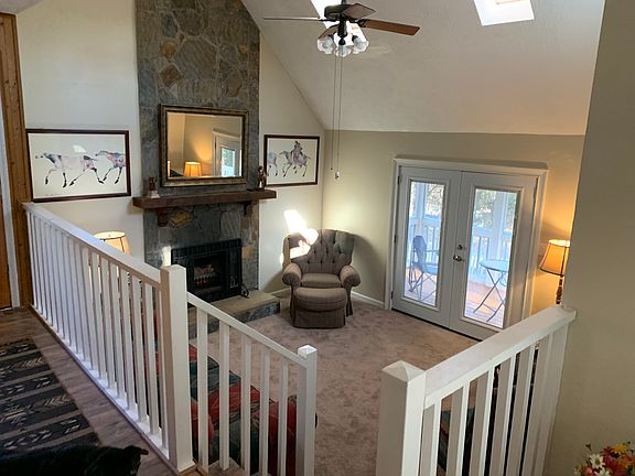 4th image of 583 Lake Dr