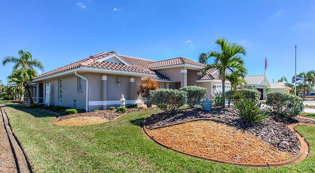 4 bed, 3.0 bath, 2321 sqft, $3,600 — Photo 3