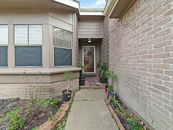 3rd image of 15911 Vista Del Mar Dr