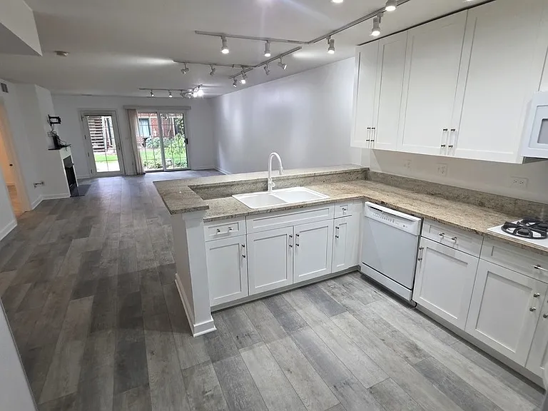 1812 S Dearborn St #43 — Photo 7