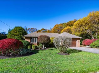 40 Phenix Ridge Dr, Cranston, RI 02921