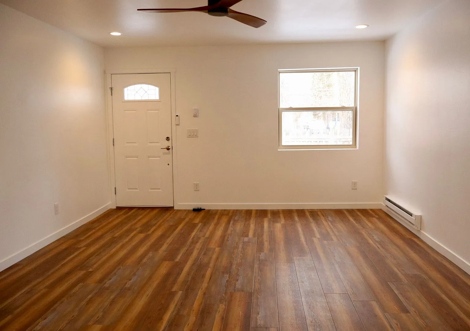Adorable 2 bed 1 bath available near hospitals — Photo 3