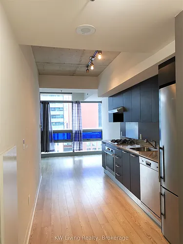 375 King St W Photo 1