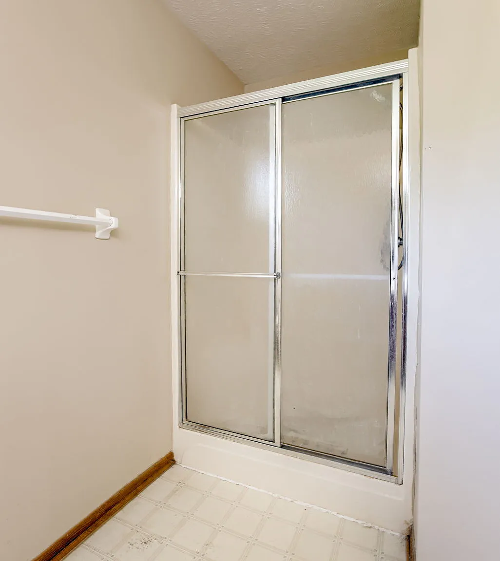 3 bed, 1880 sqft, $2,400 — Photo 2