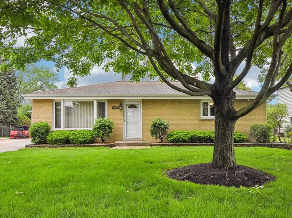 4N221 7th Ave, Addison, IL 60101