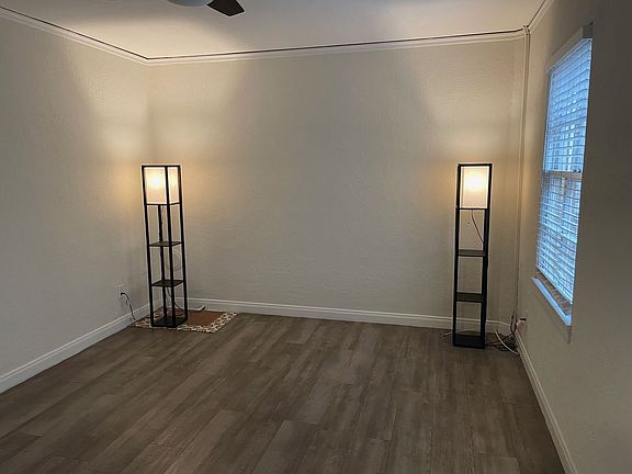 3rd image of 229 W 6th St APT 304