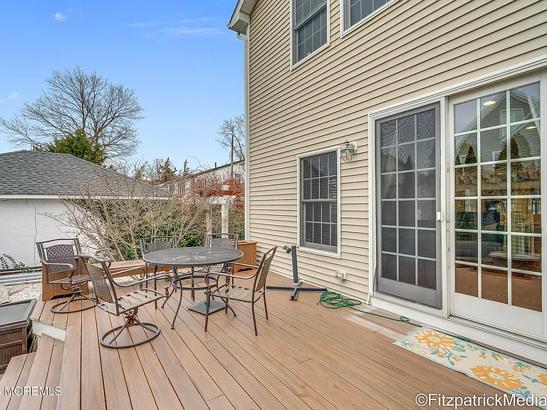 331 Richmond Ave — Photo 24
