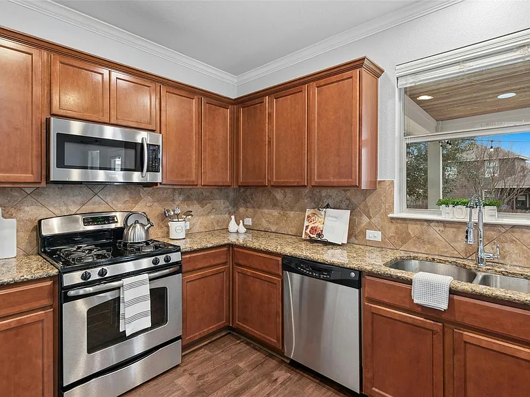 5929 Abby Ann Ln — Photo 8