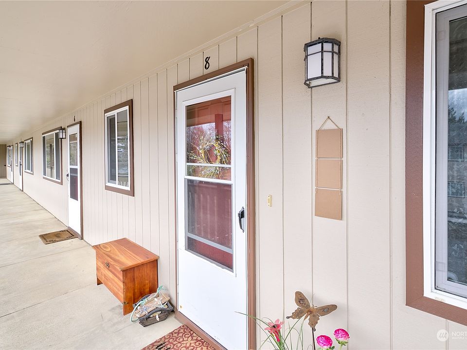 Entry with secure storm door>