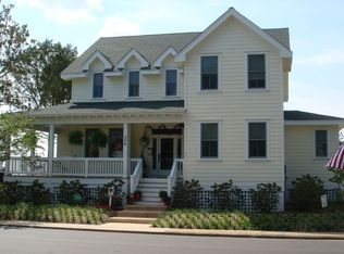 326 Fernando St, Manteo, NC 27954
