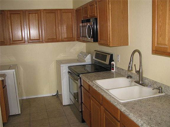 5th image of 302 Ashway St