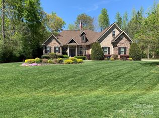 513 Little Cove Ln, Lake Wylie, SC 29710