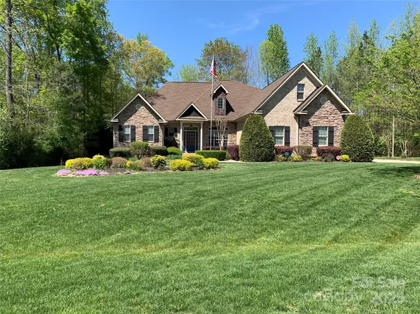 513 Little Cove Ln, Lake Wylie, SC 29710