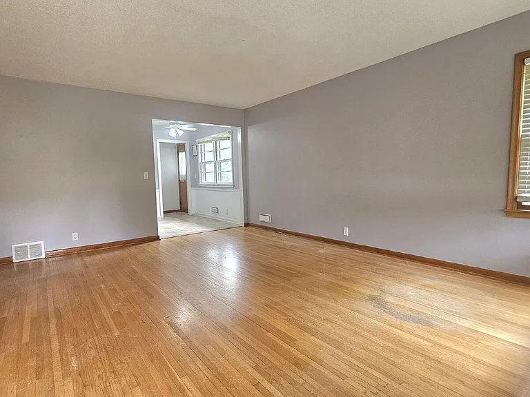 3 bed, 2.0 bath, 1225 sqft, $2,095 — Photo 5
