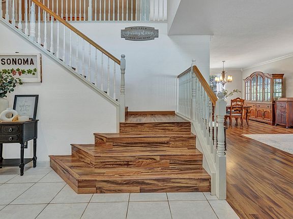 5th image of 930 Shadow Tree Court