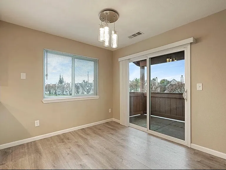 495 Cherry Ln #J — Photo 5