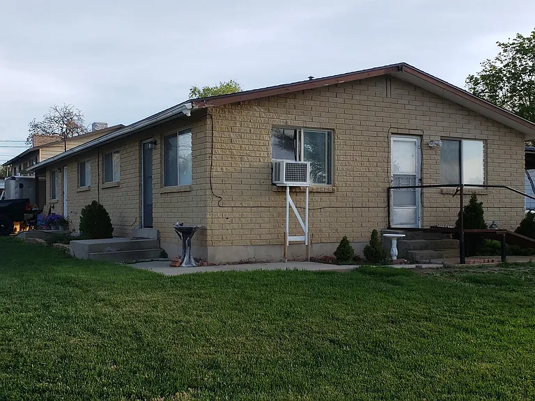 162-164 N Hale St #162 — Photo 13