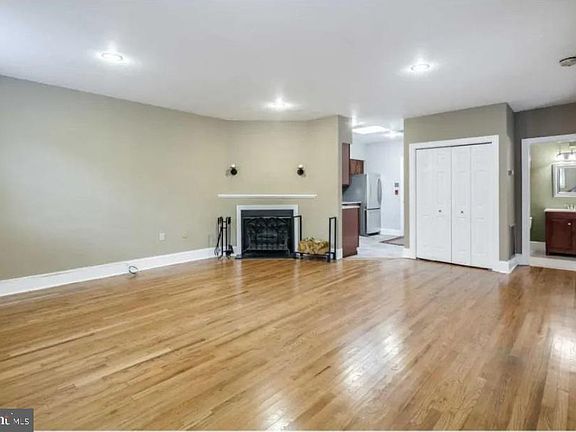 3rd image of 1707 Green St APT C