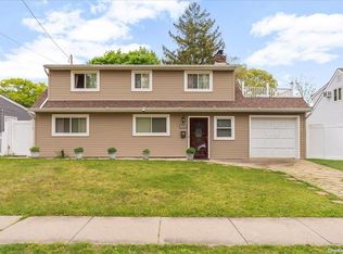 77 Riverside Ave, Massapequa, NY 11758