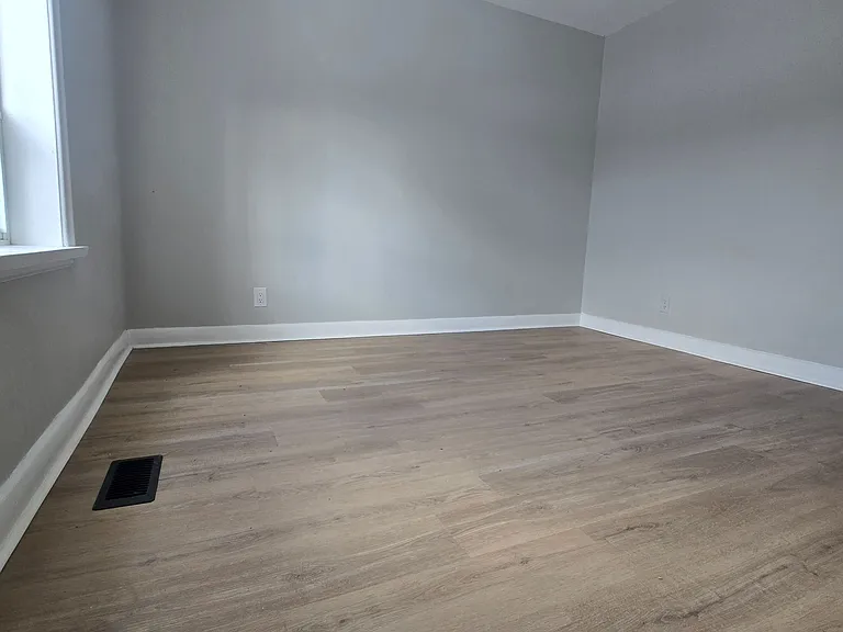 46 Pitt Ave — Photo 15