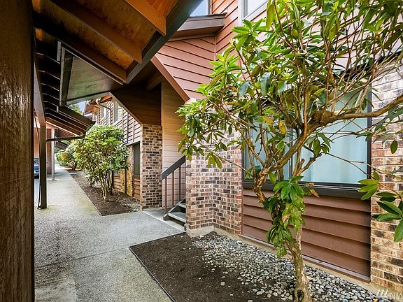 2nd image of 15611 NE 18th St #D204