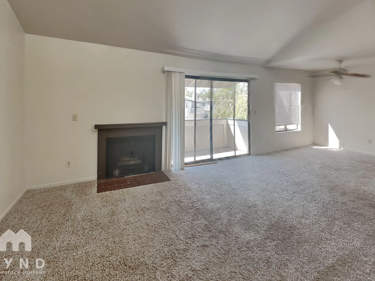 2 bed, 1.0 bath, 917 sqft, $1,665 — Photo 4