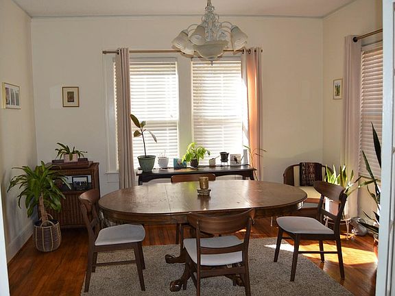 5th image of 206 Laurel Ave E