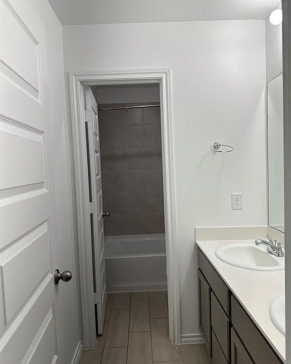1st image of 3004 Baneberry Ln Building 43