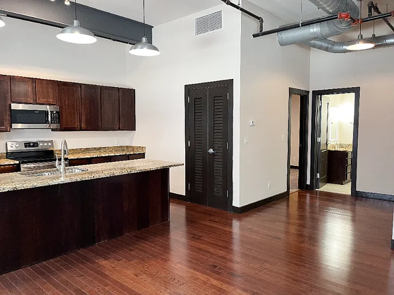 Urban Sophistication at the Detroit Lofts — Photo 16